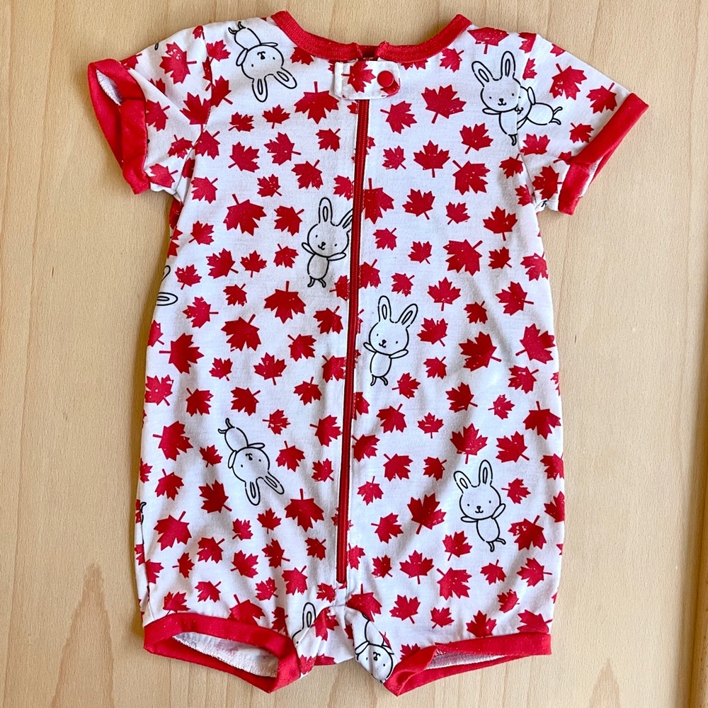 🍓4/$15🍓 Joe Fresh Baby Romper with Maple Leaf and Bunny Print